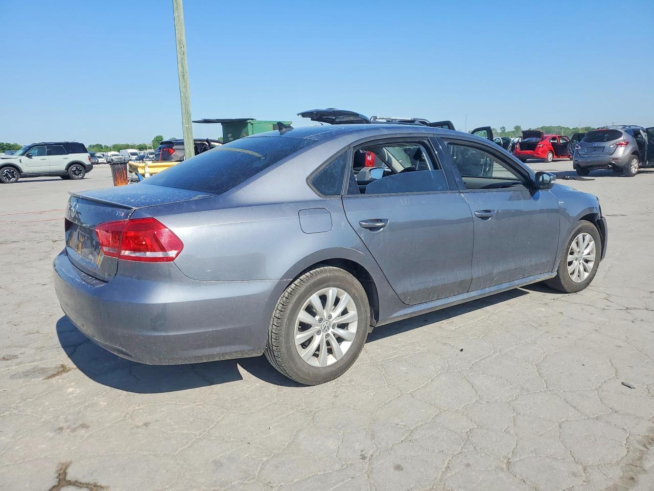 2014 Volkswagen Passat S - Фото 3