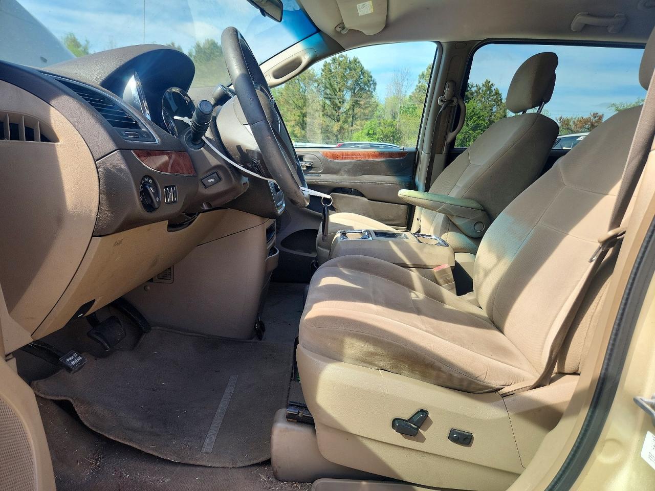 2011 Chrysler Town & Country Touring - Фото 7