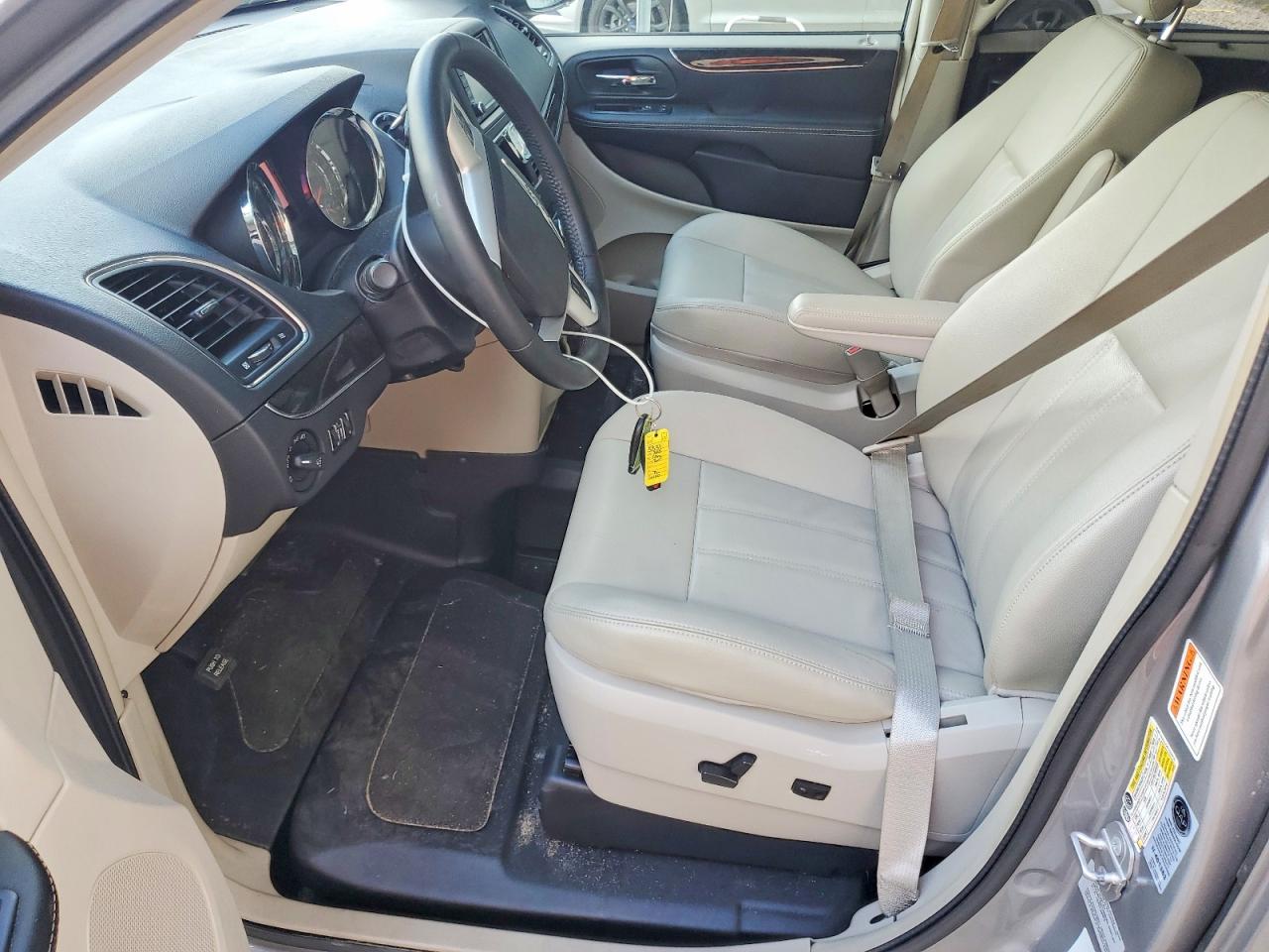 2015 Chrysler Town & Country Touring - Фото 7