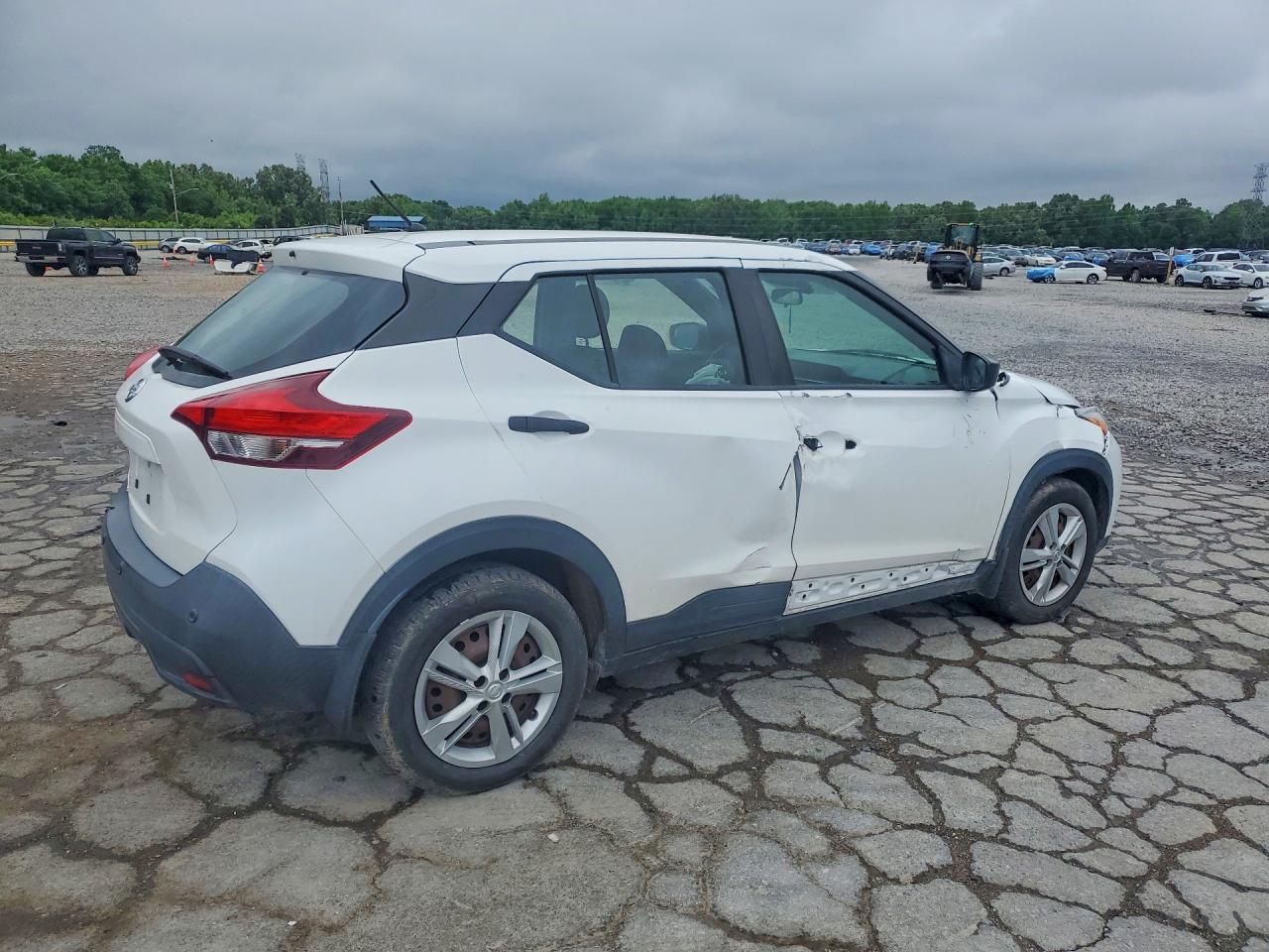 2020 Nissan Kicks S - Image 3