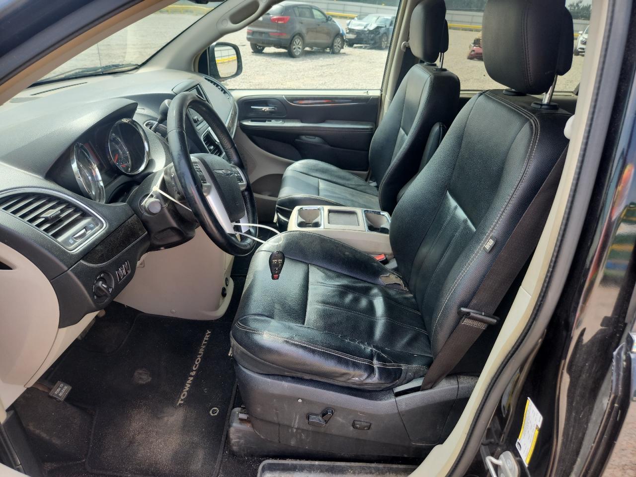 2014 Chrysler Town & Country Touring - Фото 7