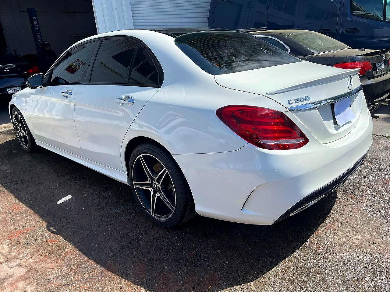 2018 Mercedes-Benz C 300 4Matic - Фото 3