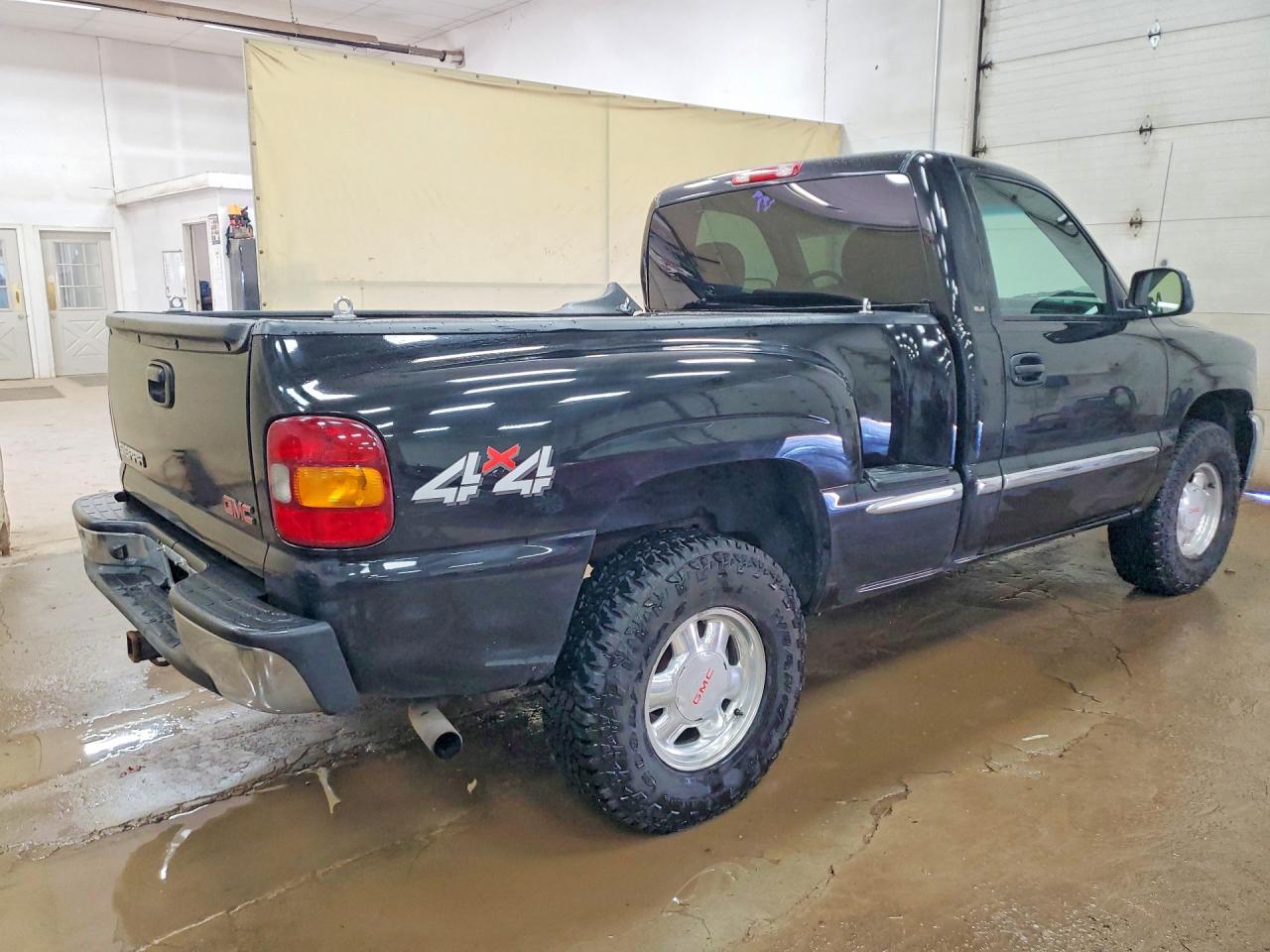 2002 GMC New Sierra K1500 - Фото 3