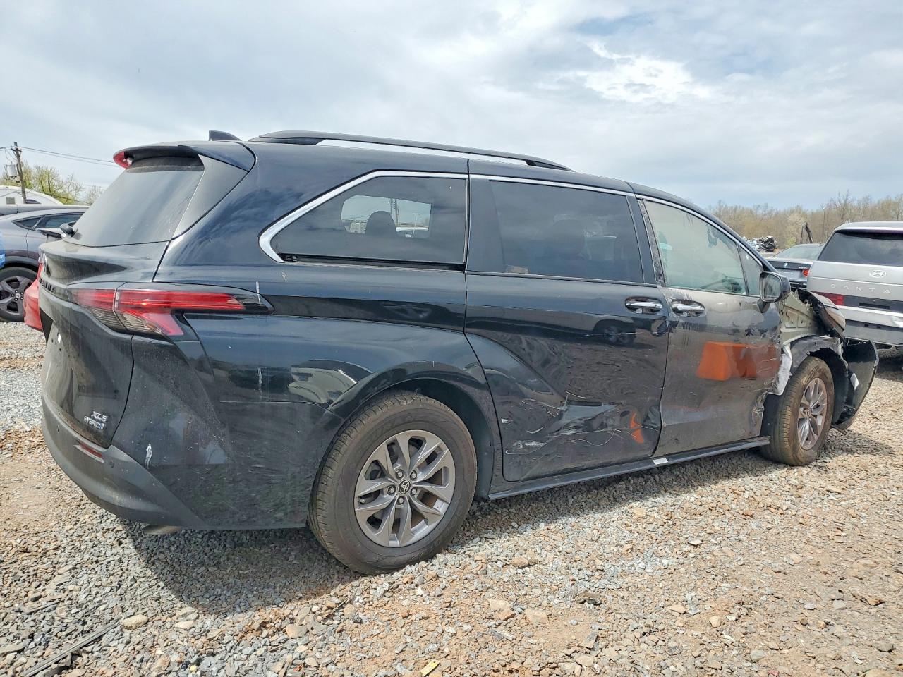 2021 Toyota Sienna Xle - Фото 3