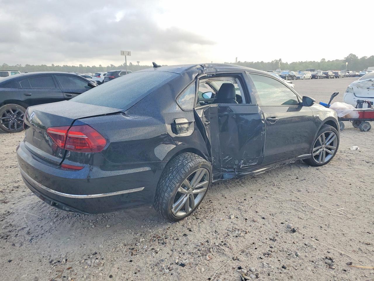 2018 Volkswagen Passat S - Фото 3