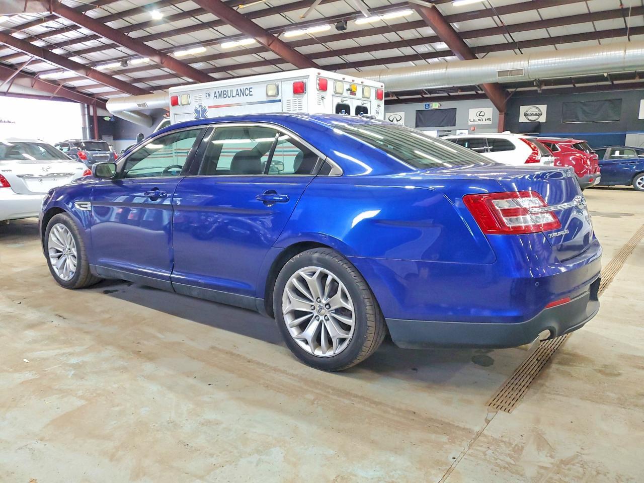 2013 Ford Taurus Limited - Фото 2