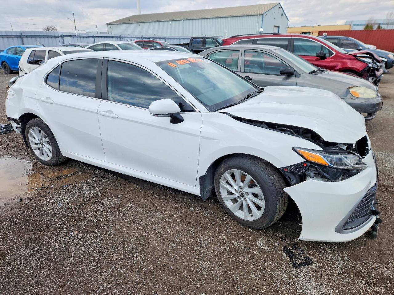 2021 Toyota Camry Le - Фото 4