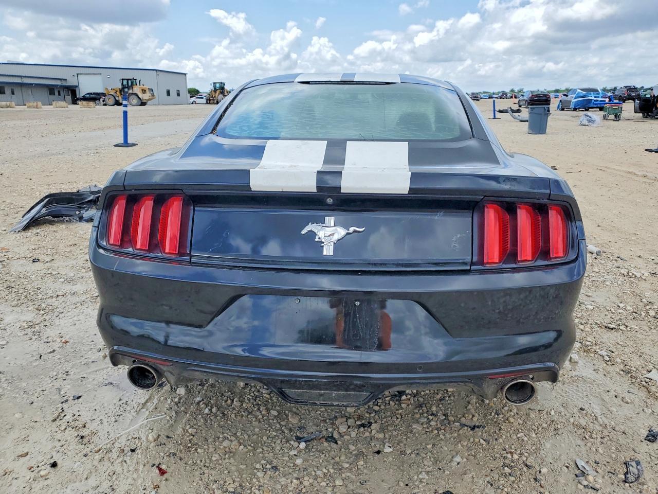 2015 Ford Mustang - Фото 6