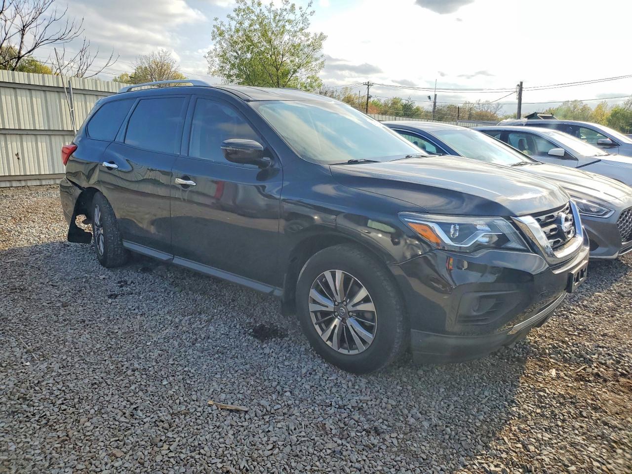 2019 Nissan Pathfinder S - Image 4