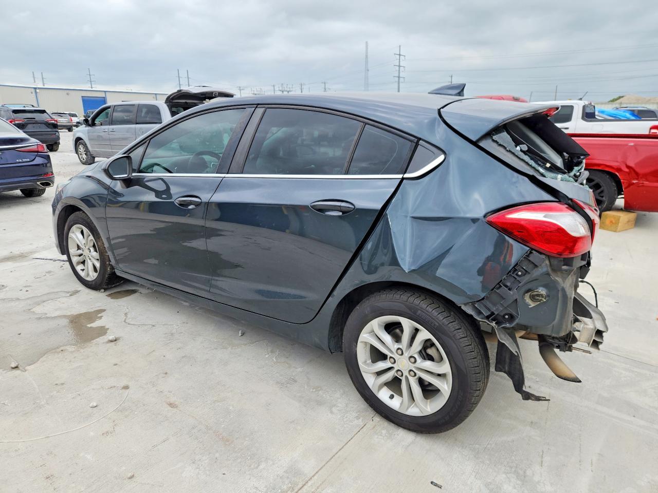 2019 Chevrolet Cruze Lt - Image 2