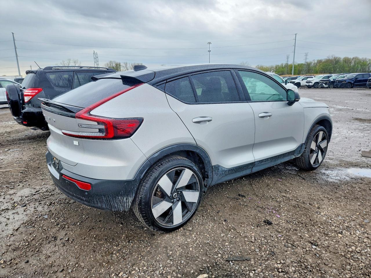 2022 Volvo C40 P8 Recharge Ultimate - Image 3