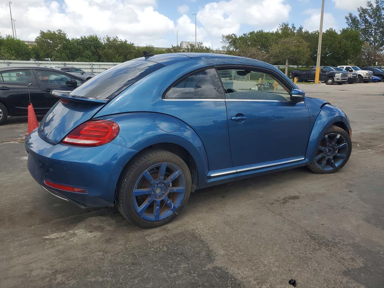 2023 Volkswagen Beetle Se - Image 3