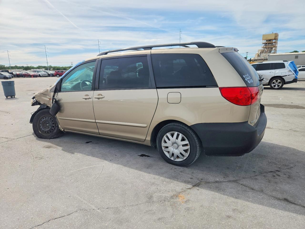 2007 Toyota Sienna Le 8-Passenger - Фото 2