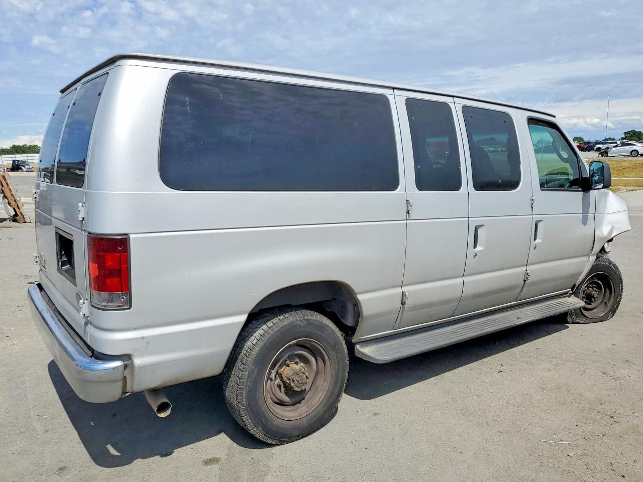 2007 Ford Econoline E350 Super Duty Wagon - Фото 3