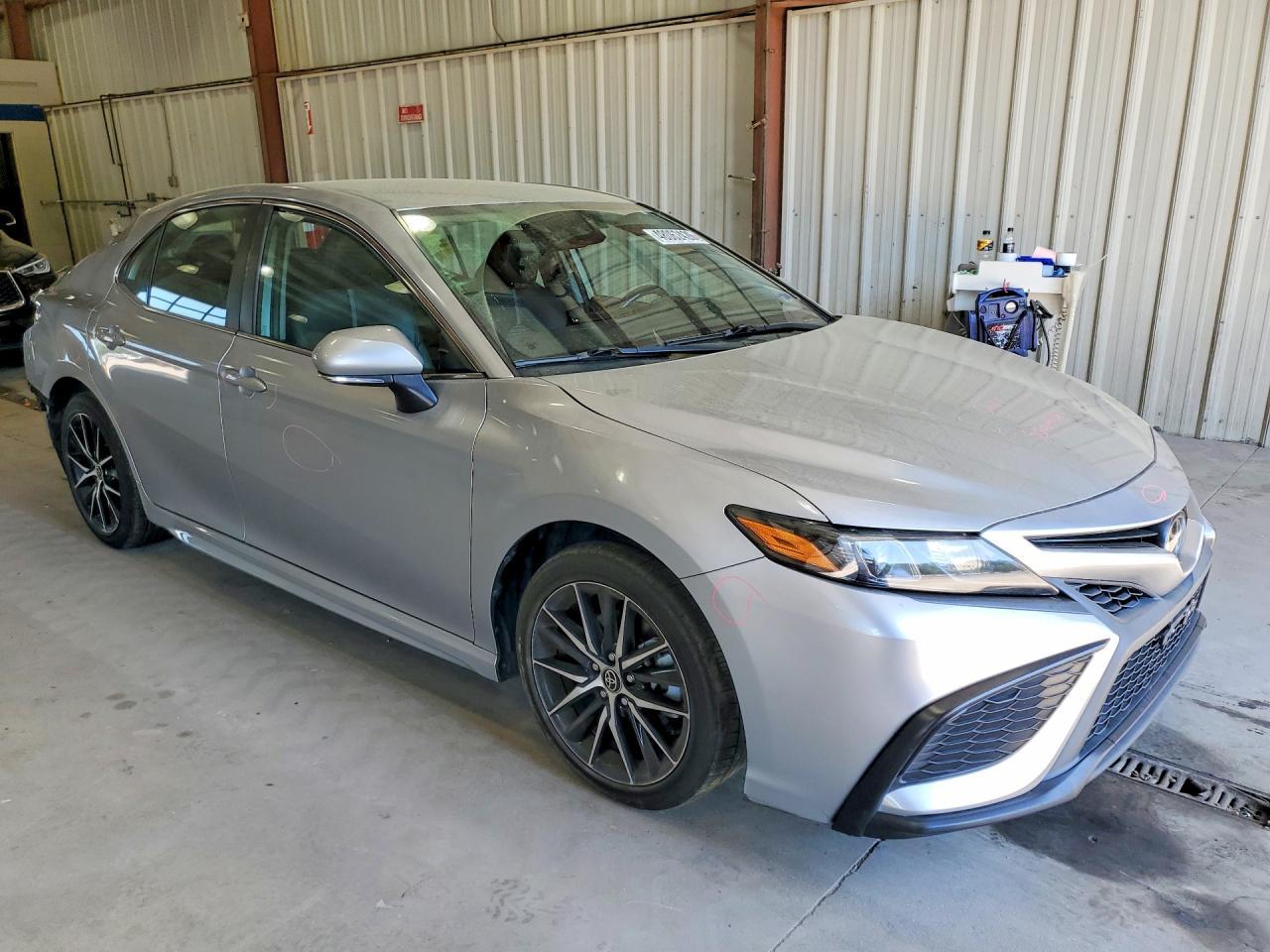 2022 Toyota Camry Se - Image 4