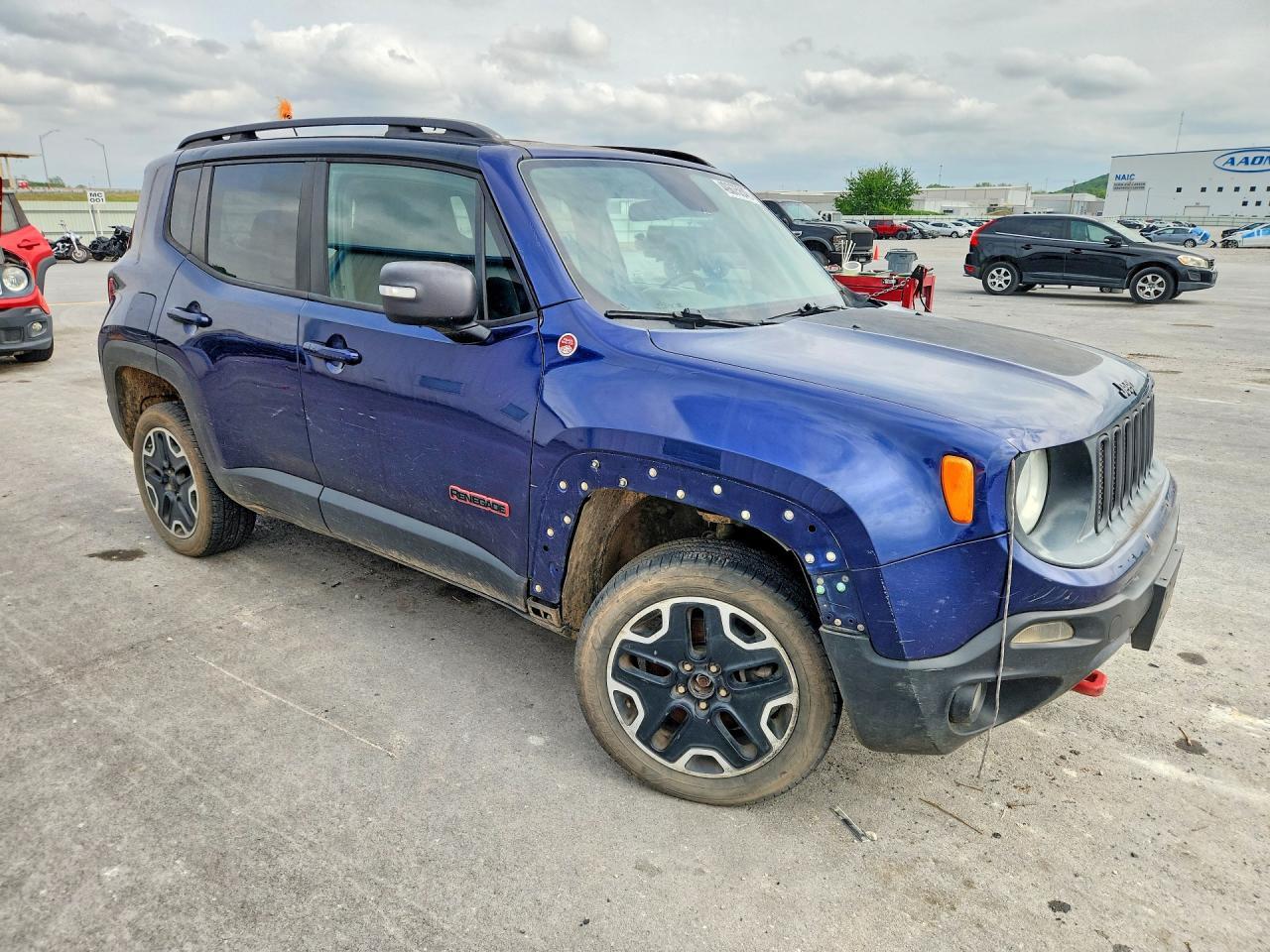 2016 Jeep Renegade Trailhawk - Image 4