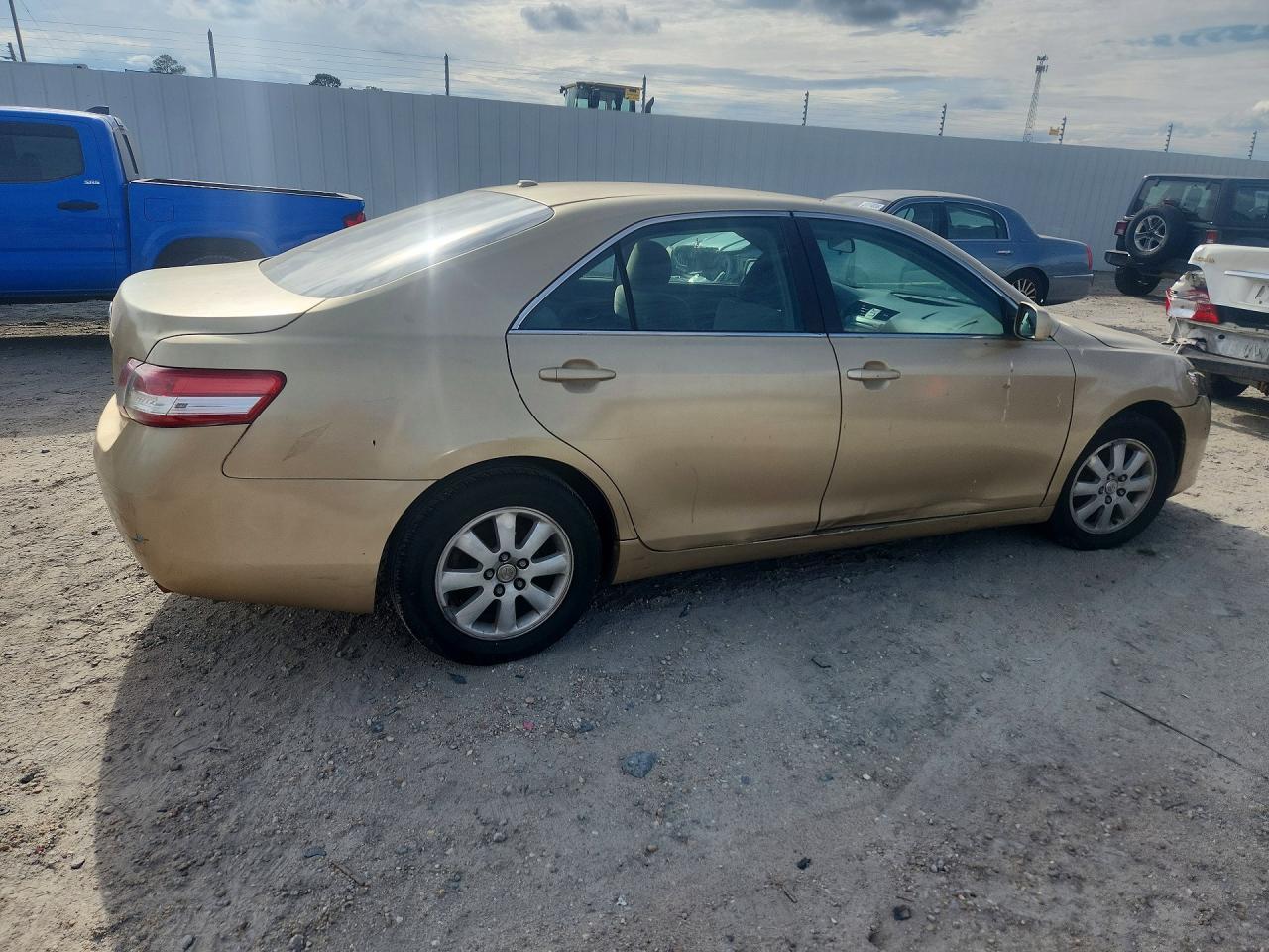 2011 Toyota Camry Le - Фото 3