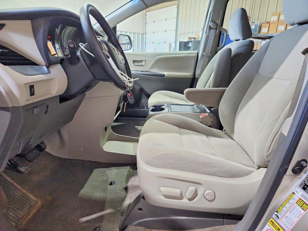 2016 Toyota Sienna Le - Фото 7