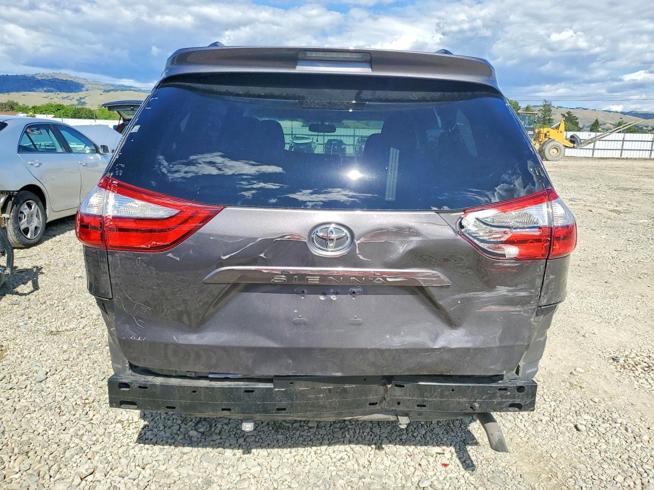 2015 Toyota Sienna Le - Фото 6