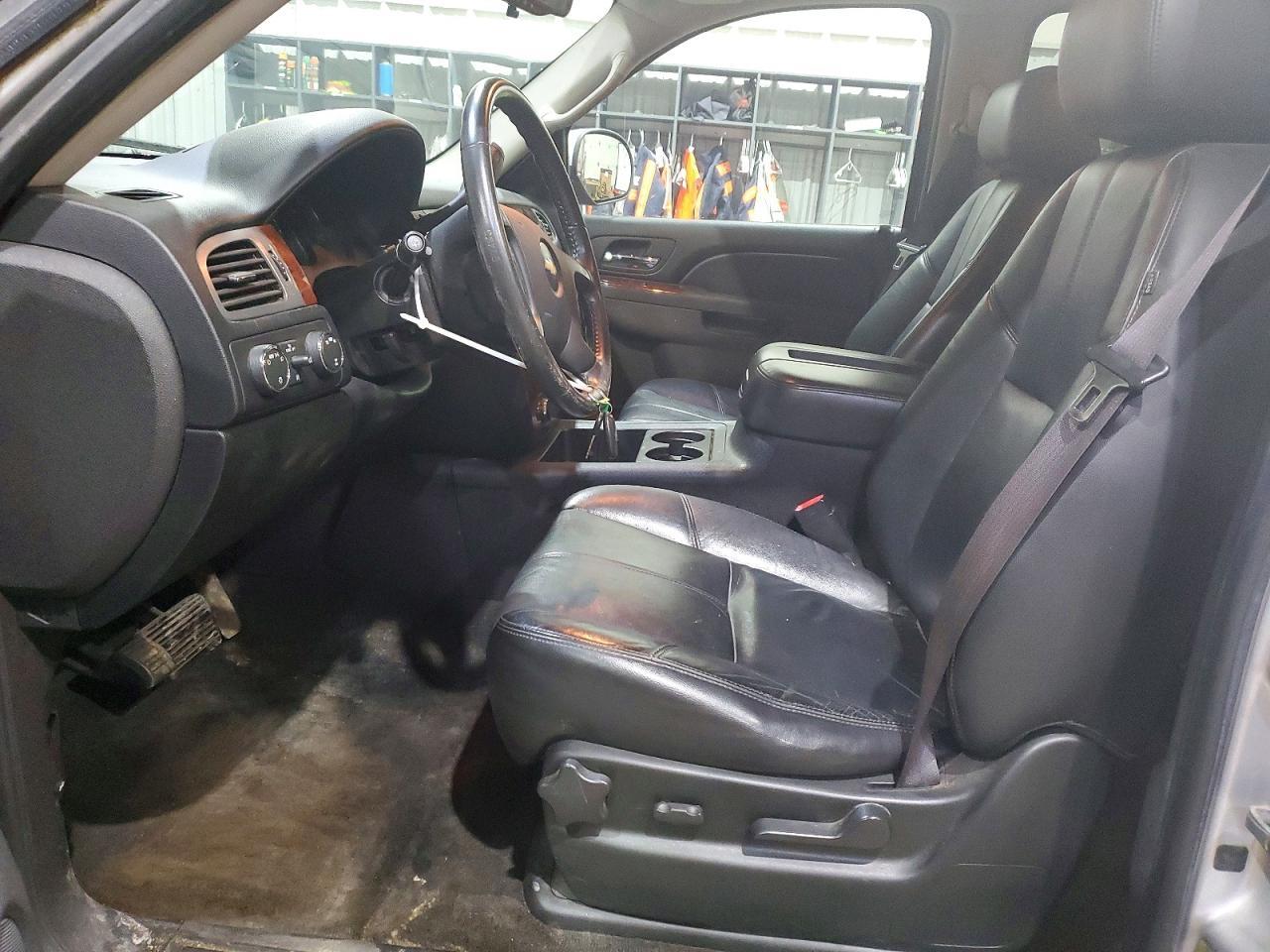 2010 Chevrolet Suburban K1500 Lt - Image 7