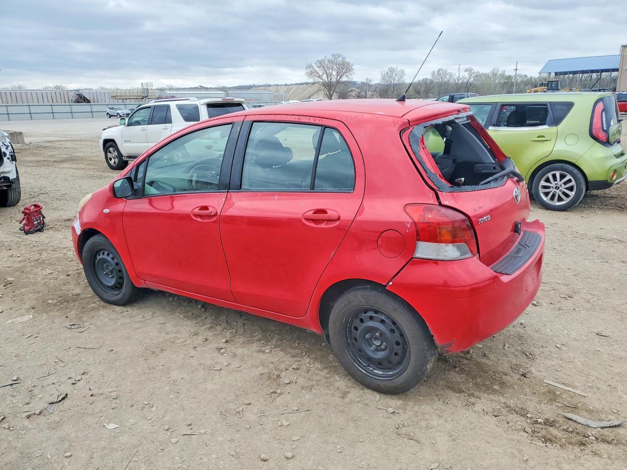 2010 Toyota Yaris Base - Фото 2
