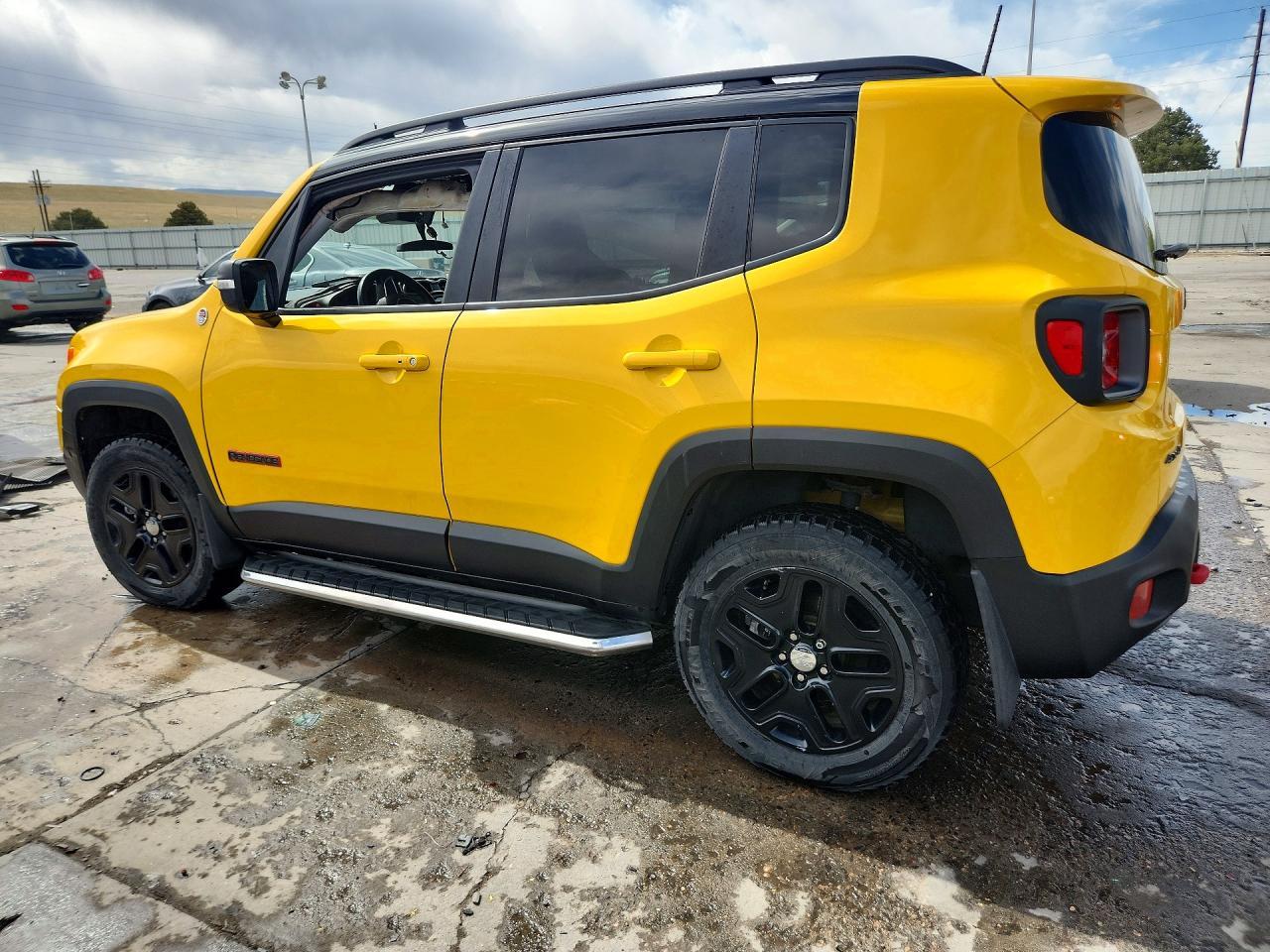 2018 Jeep Renegade Trailhawk - Image 2