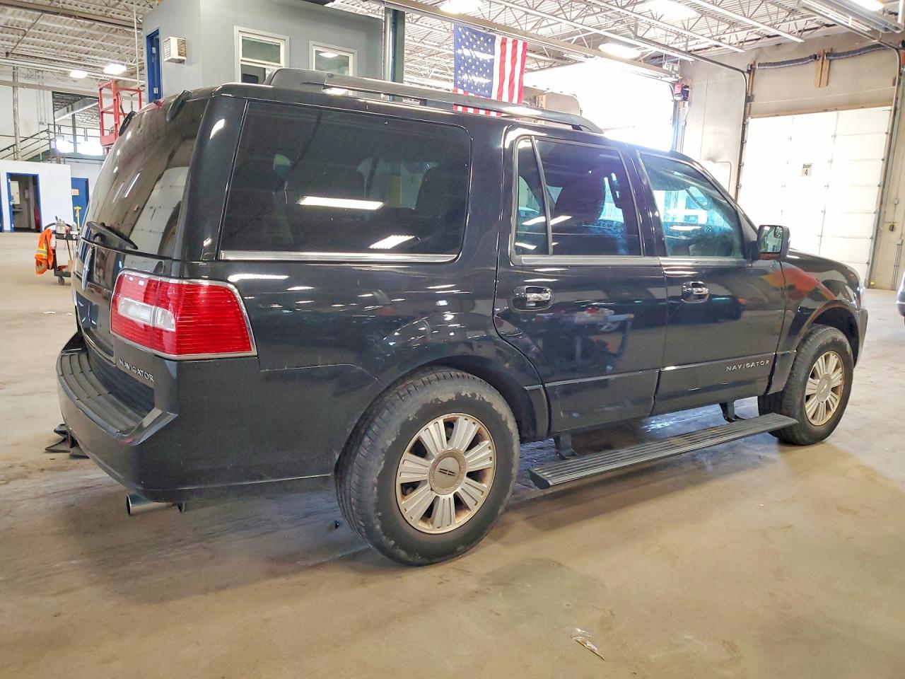 2014 Lincoln Navigator - Image 3