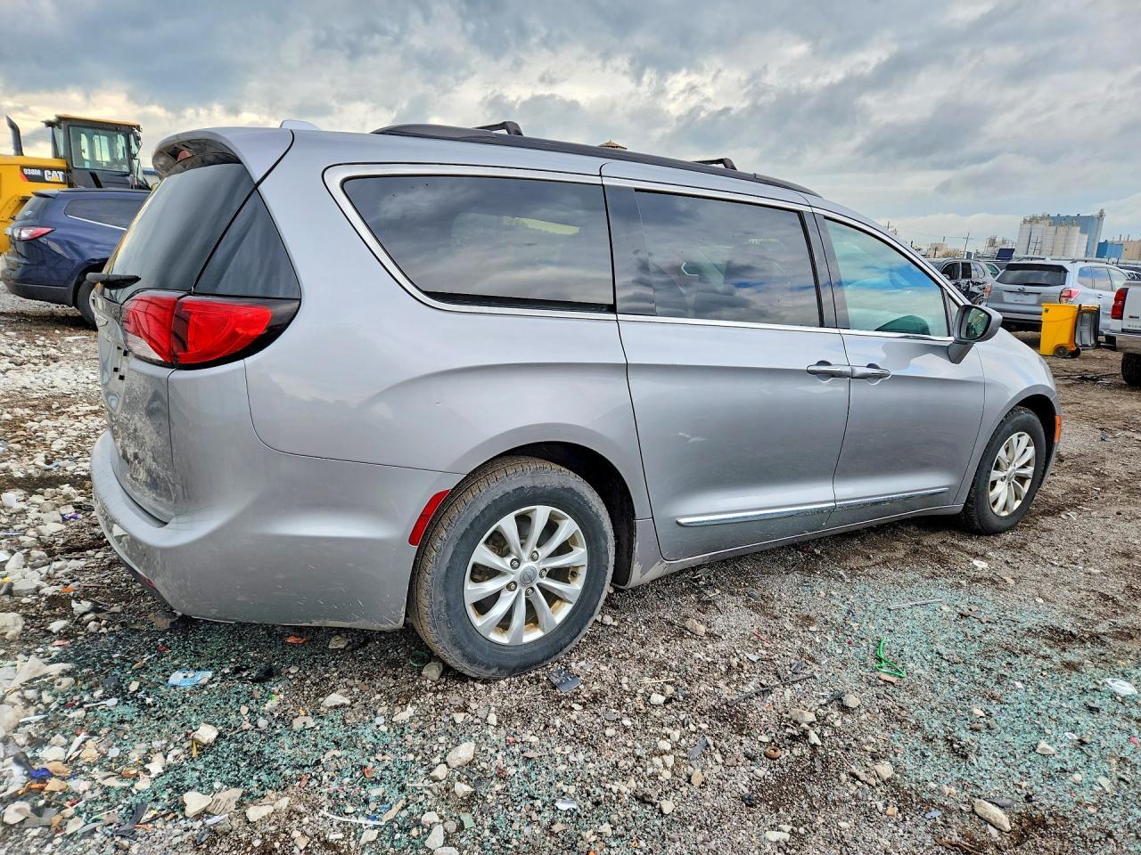 2017 Chrysler Pacifica Touring L - Фото 3