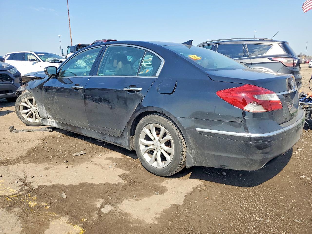 2012 Hyundai Genesis 3.8L - Фото 2
