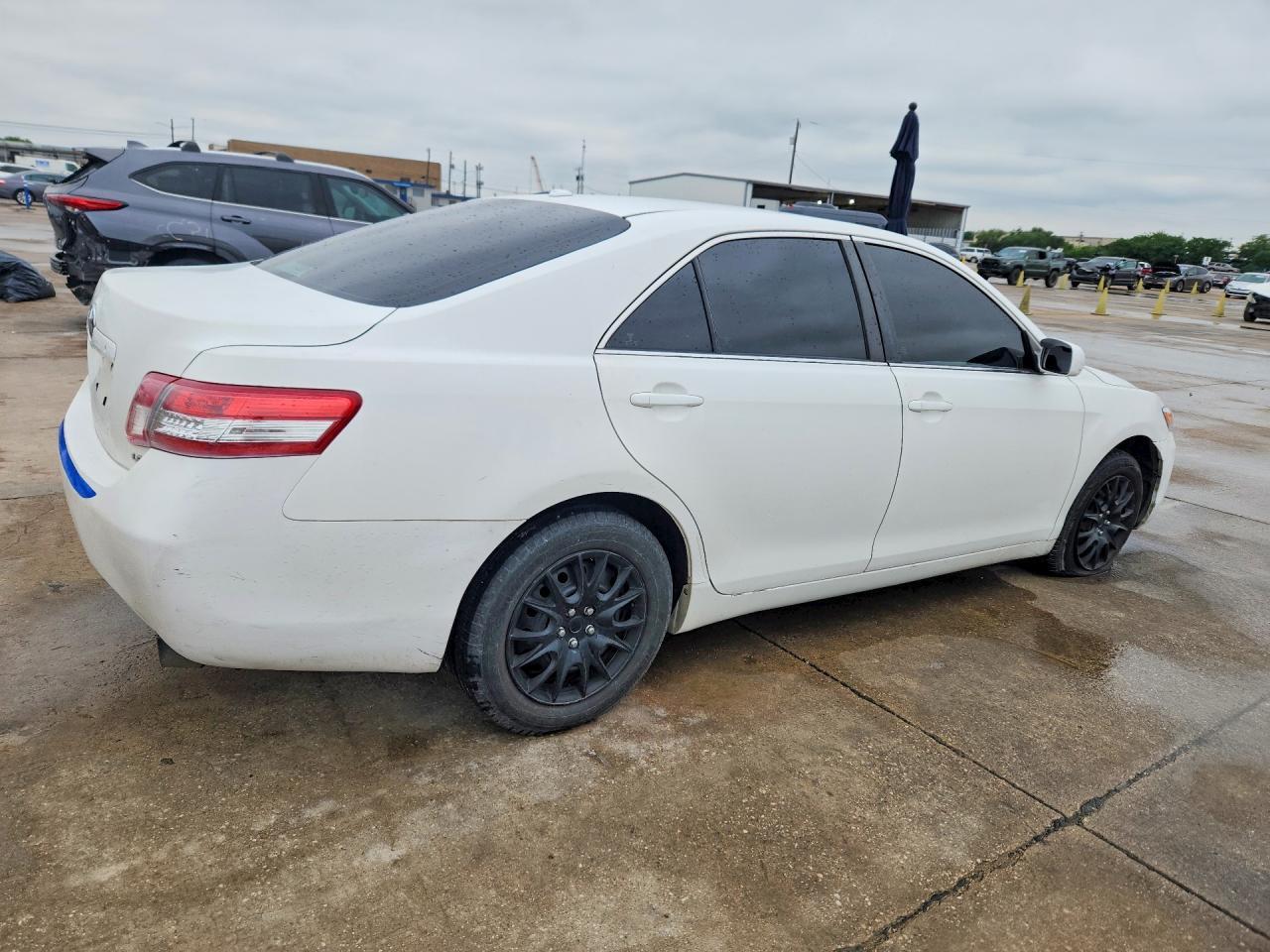 2011 Toyota Camry Le - Image 3