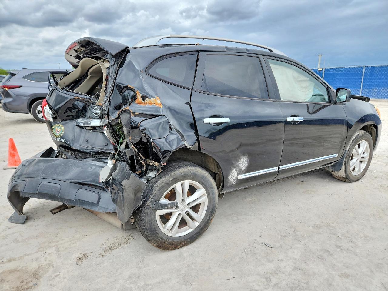 2013 Nissan Rogue S - Image 3