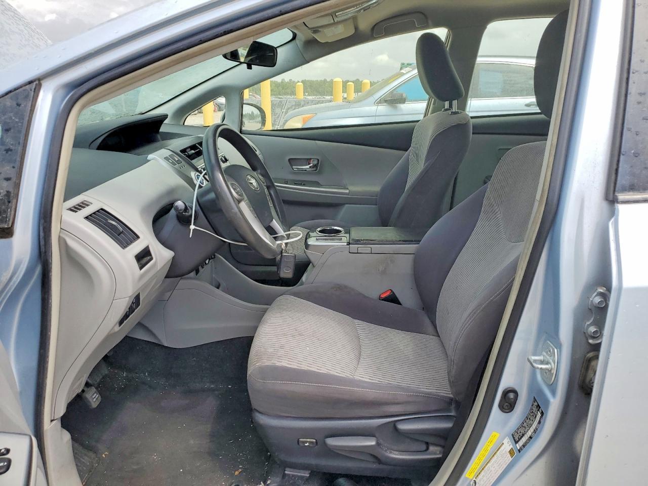 2016 Toyota Prius V Three - Image 7
