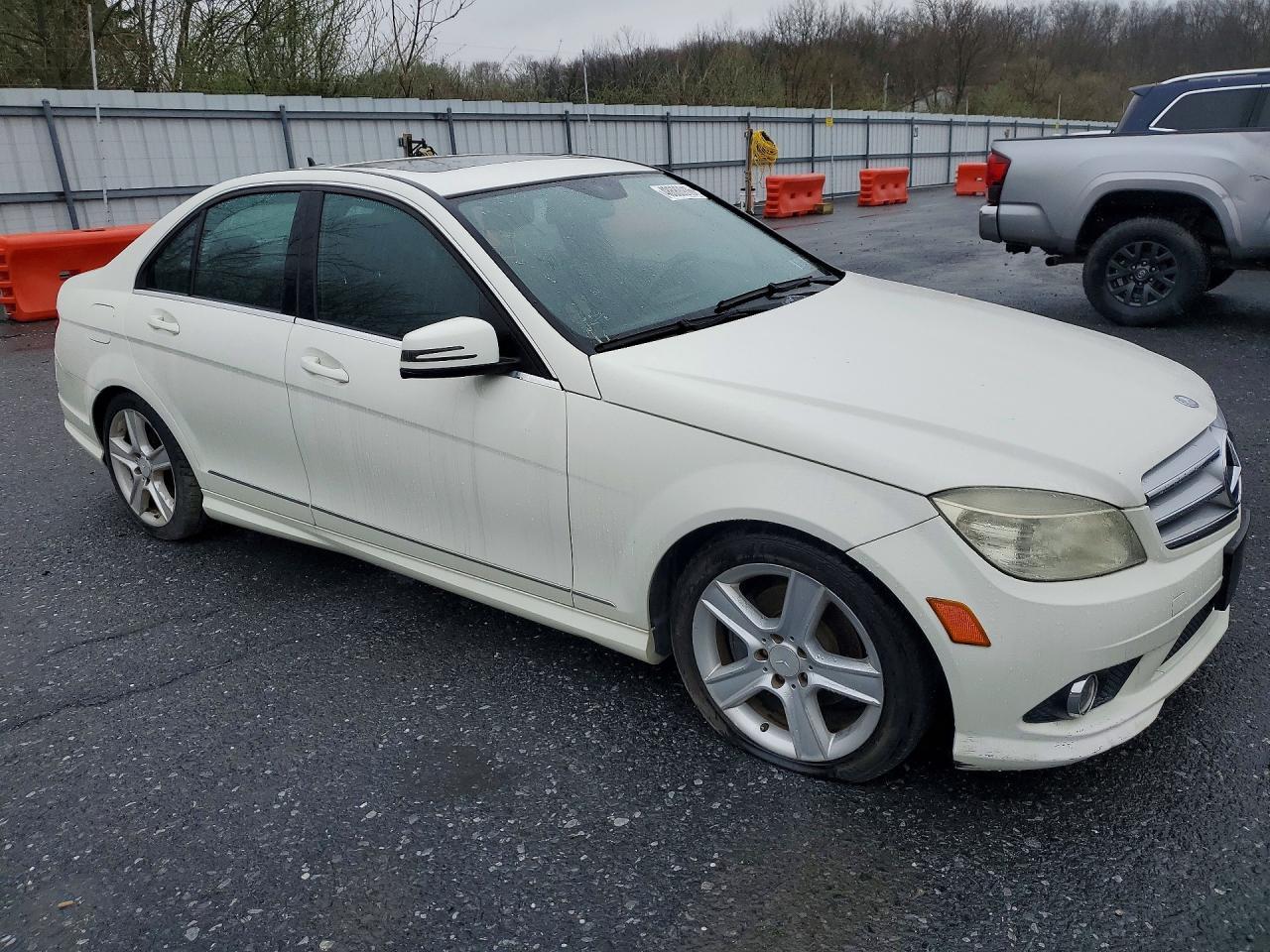 2010 Mercedes-Benz C 300 4Matic - Фото 4