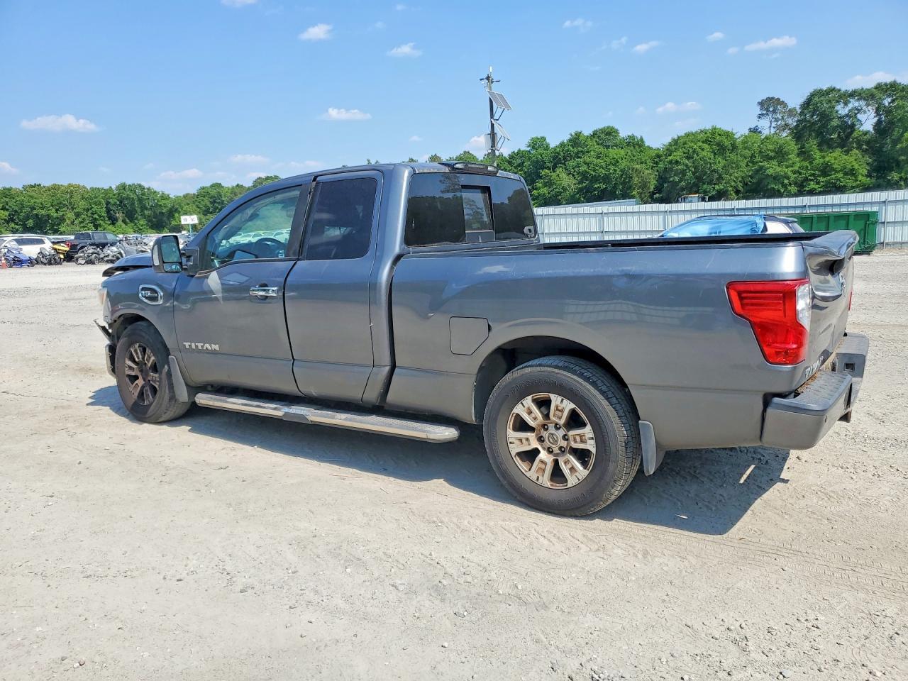 2017 Nissan Titan Sv - Image 2