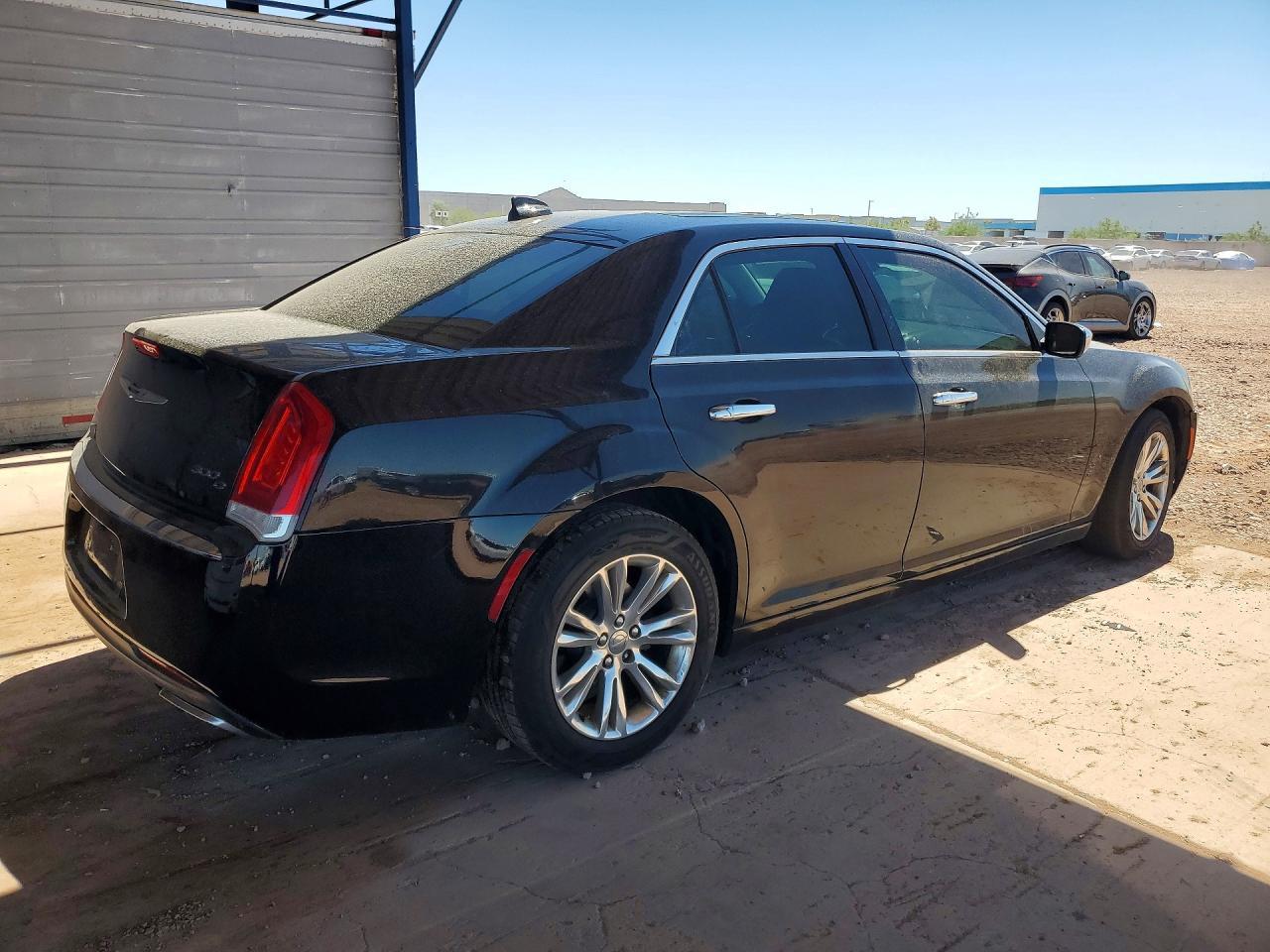 2016 Chrysler 300C - Image 3