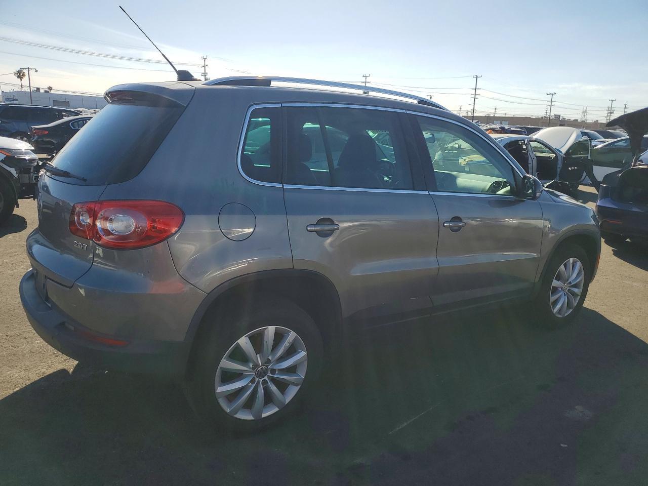 2011 Volkswagen Tiguan S - Image 3