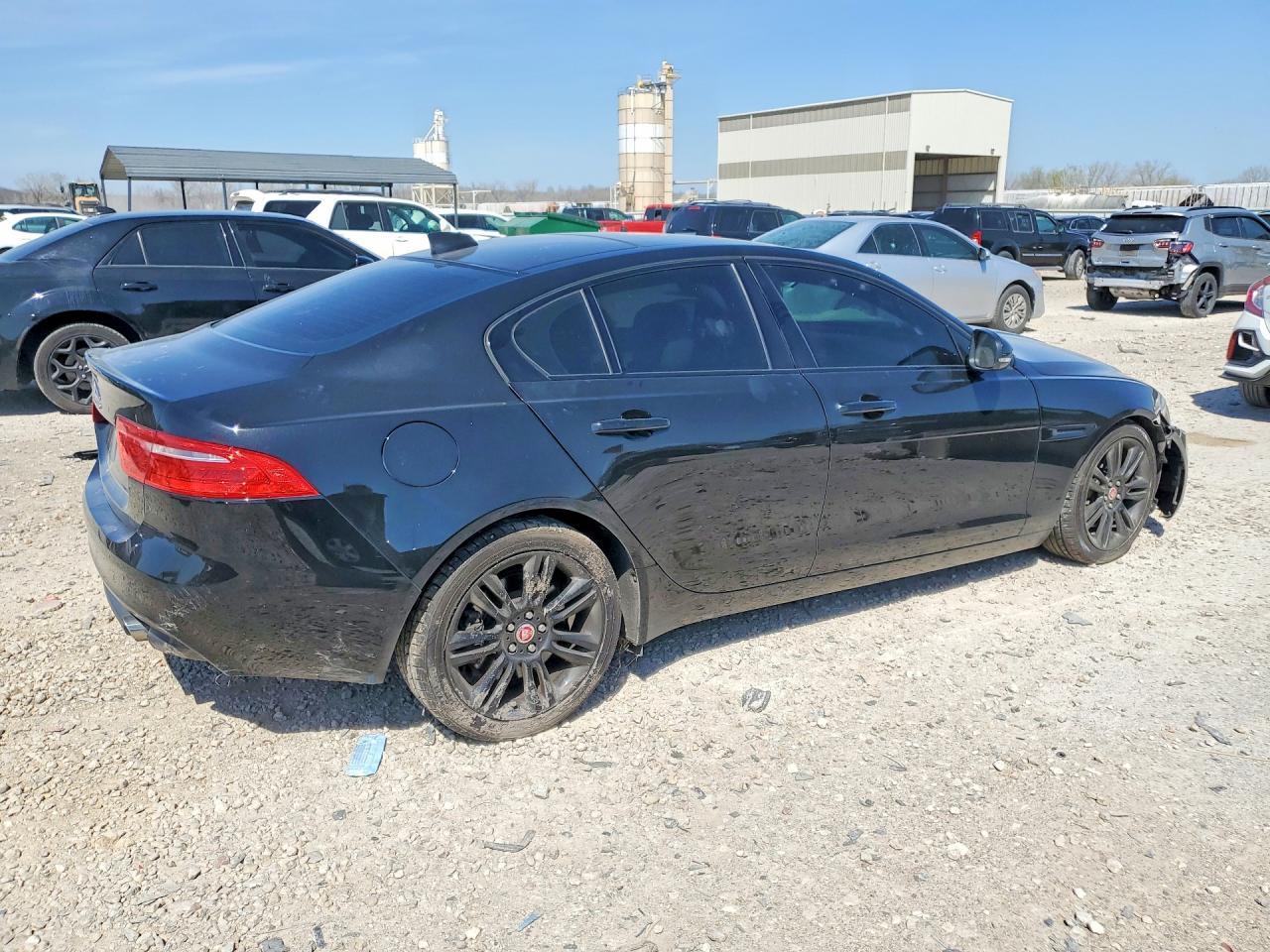 2017 Jaguar Xe Prestige - Фото 3