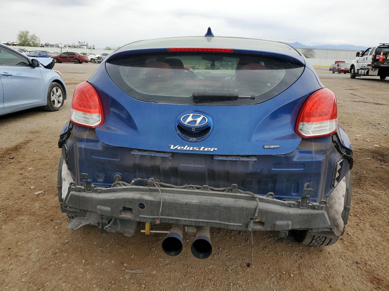 2016 Hyundai Veloster Turbo R-Spec - Image 6