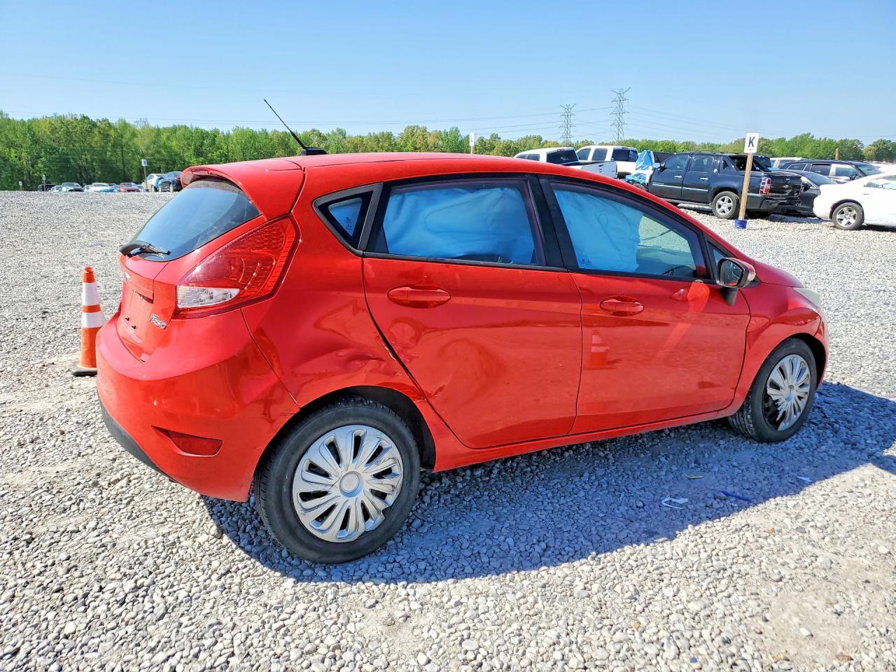 2013 Ford Fiesta Se - Фото 3