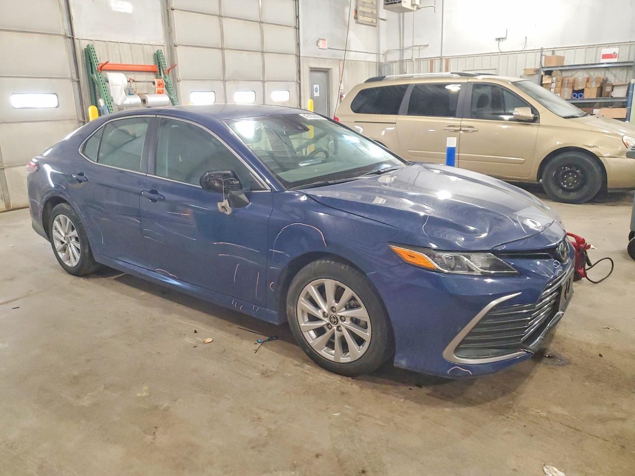 2023 Toyota Camry Le - Фото 4