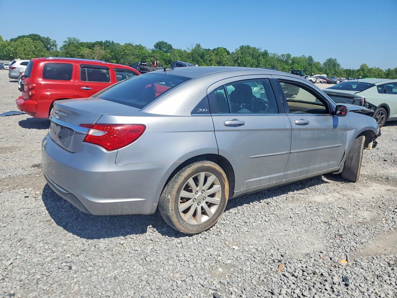 2013 Chrysler 200 Touring - Фото 3