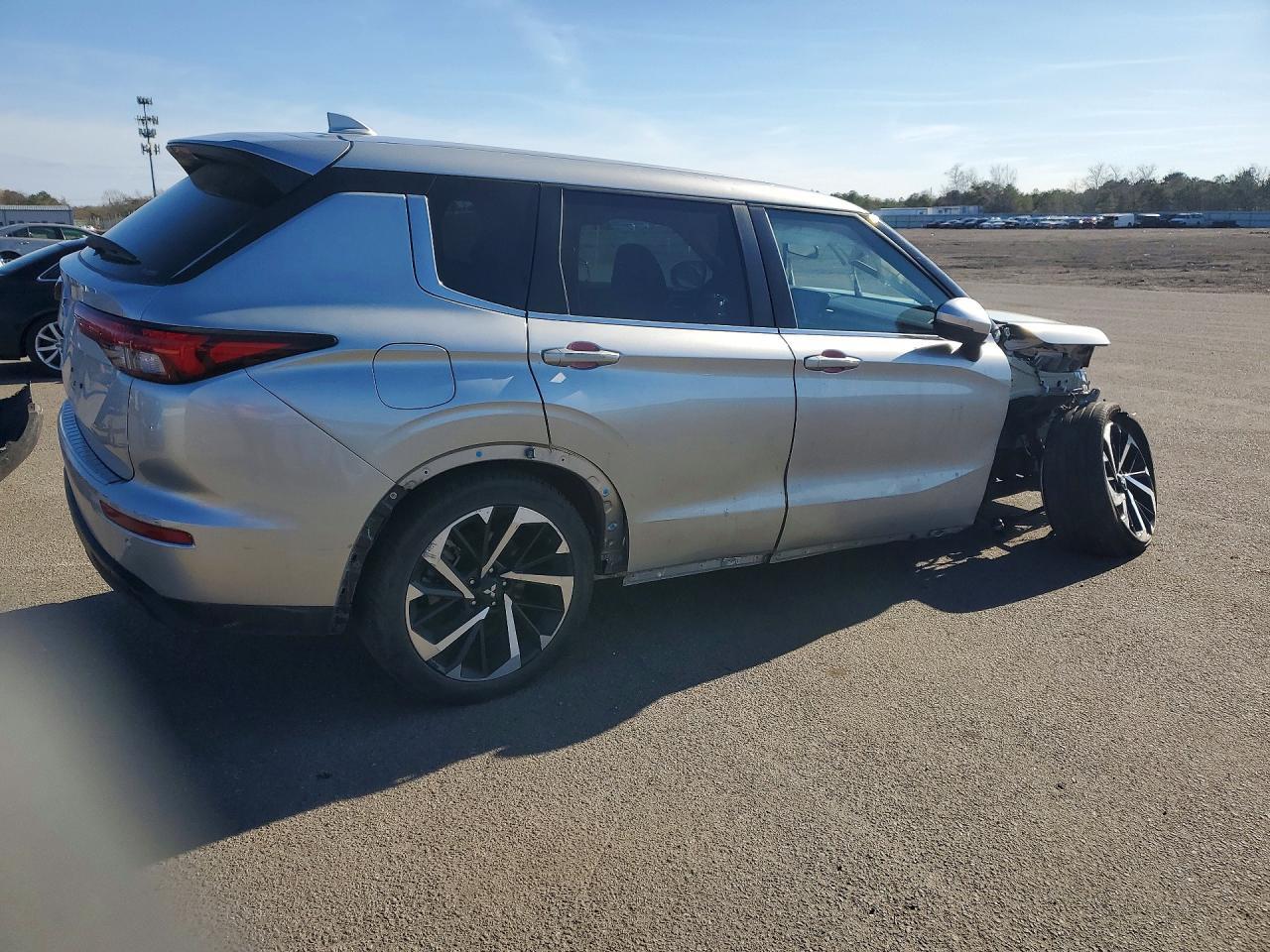 2022 Mitsubishi Outlander Es - Image 3