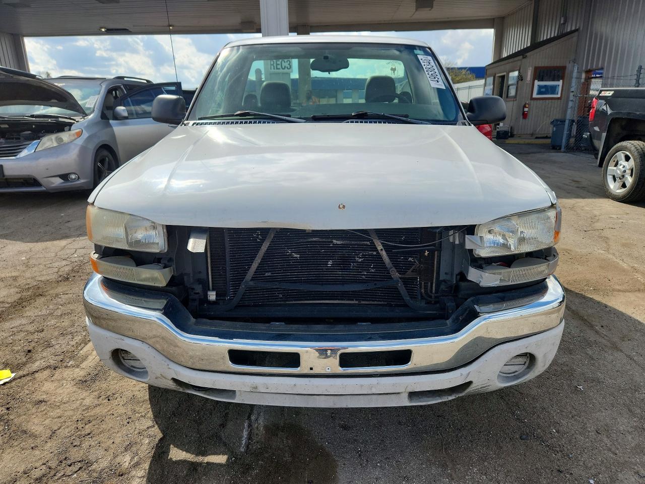 2005 GMC New Sierra C1500 - Фото 5