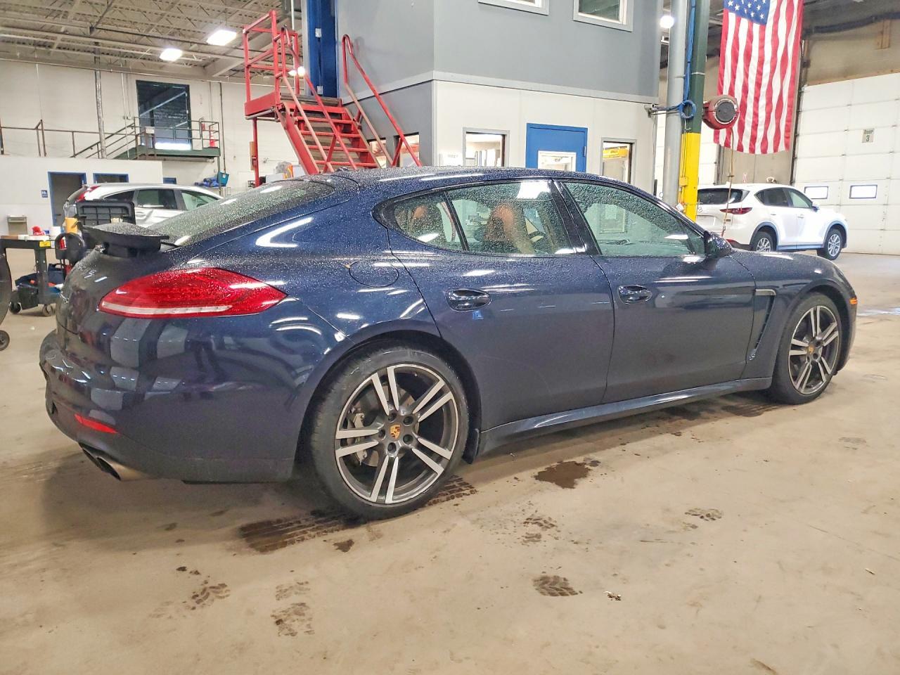 2016 Porsche Panamera S - Фото 3