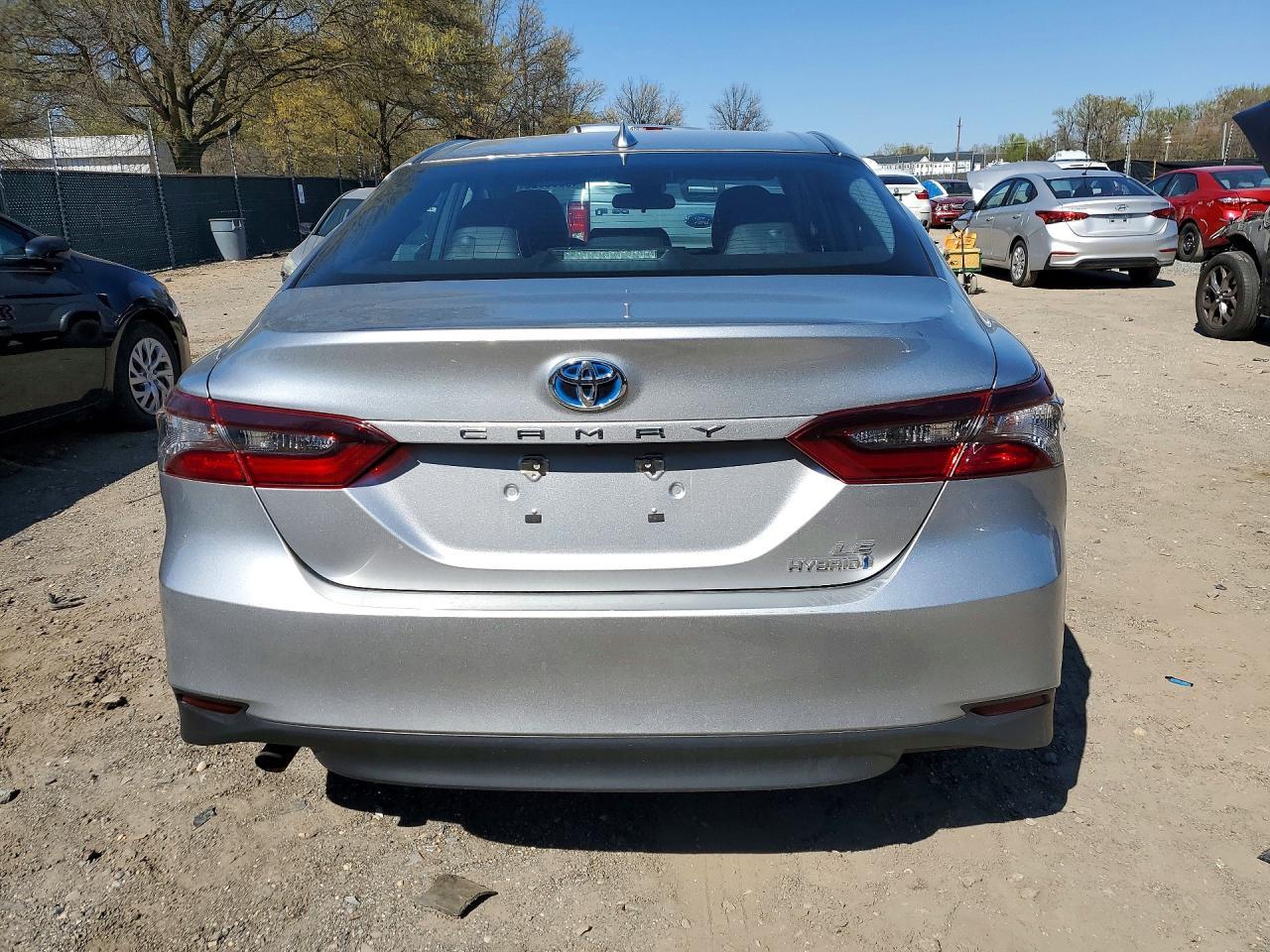 2022 Toyota Camry Le - Image 6