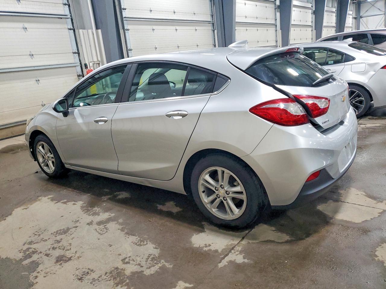 2017 Chevrolet Cruze Lt - Фото 2