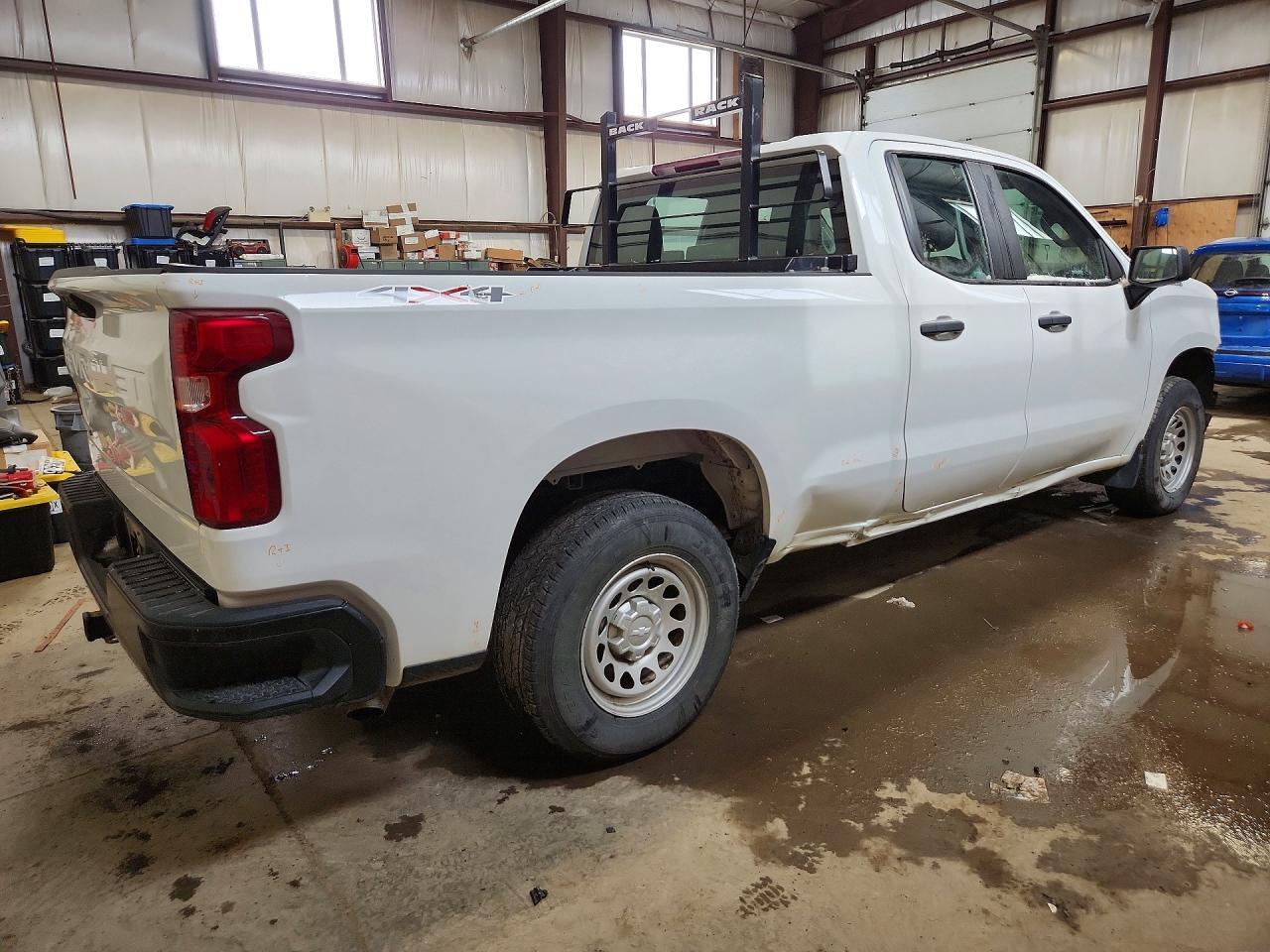 2022 Chevrolet Silverado K1500 - Фото 3