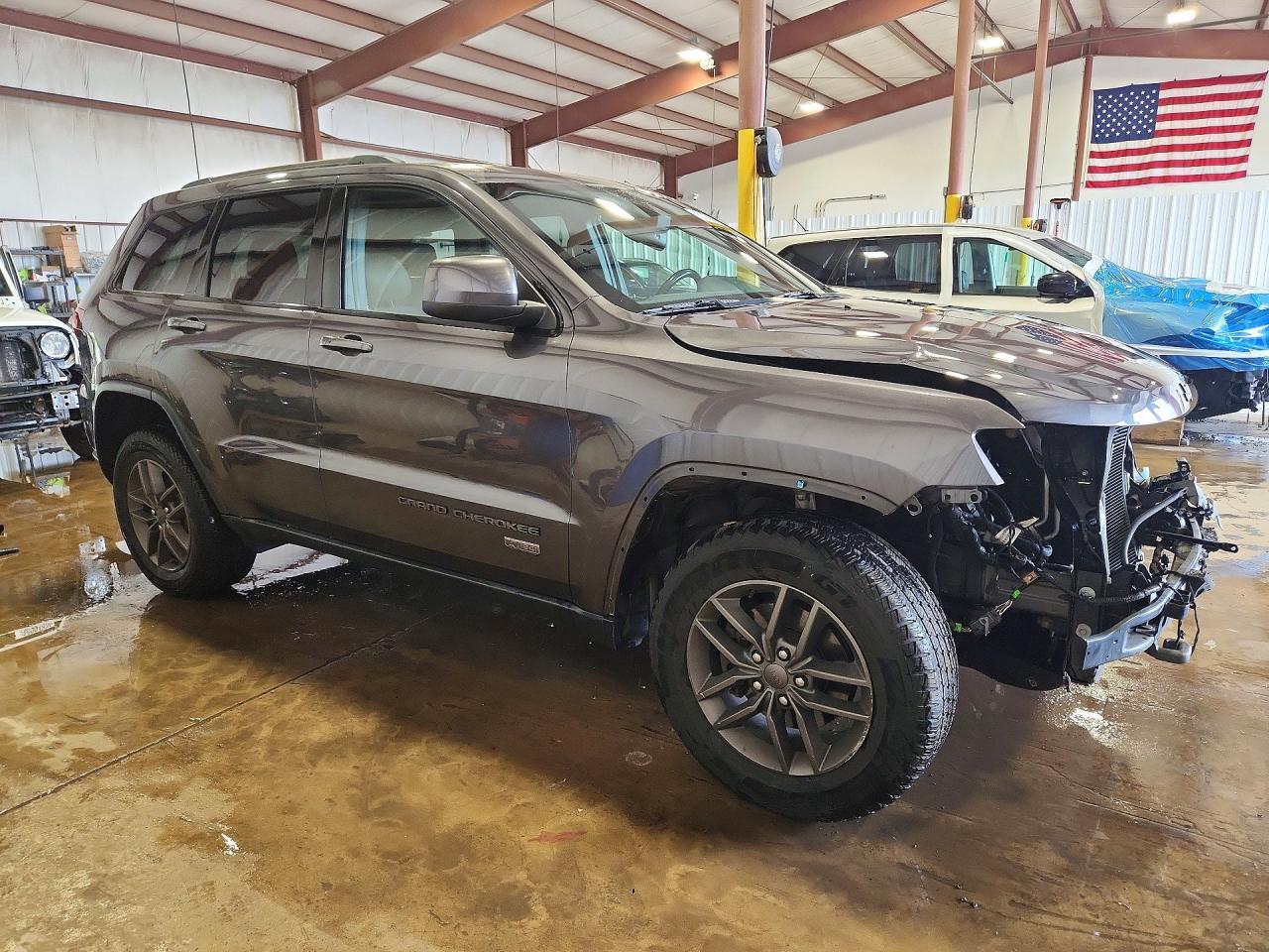 2016 Jeep Grand Cherokee Laredo - Image 4