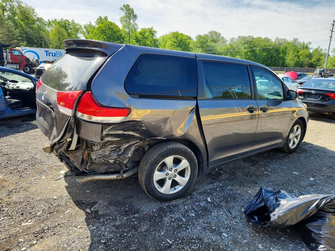 2012 Toyota Sienna Base 7-Passenger - Image 3
