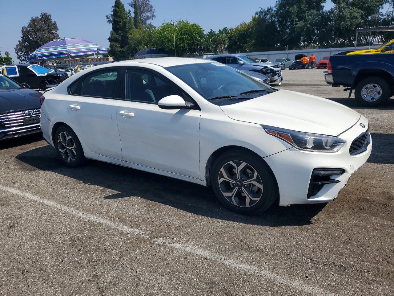 2021 Kia Forte Lxs - Фото 4